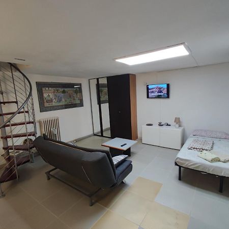 Central Private Flat By Old Town, Shops, Restaurants Bari Exteriör bild