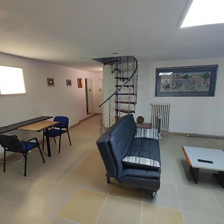 Central Private Flat By Old Town, Shops, Restaurants Bari Exteriör bild