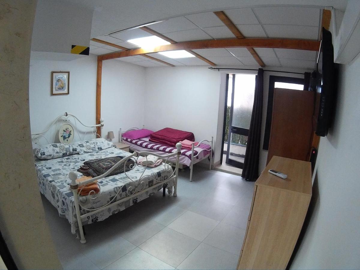 Central Private Flat By Old Town, Shops, Restaurants Bari Exteriör bild