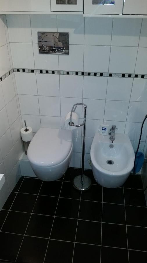 Central Private Flat By Old Town, Shops, Restaurants Bari Exteriör bild