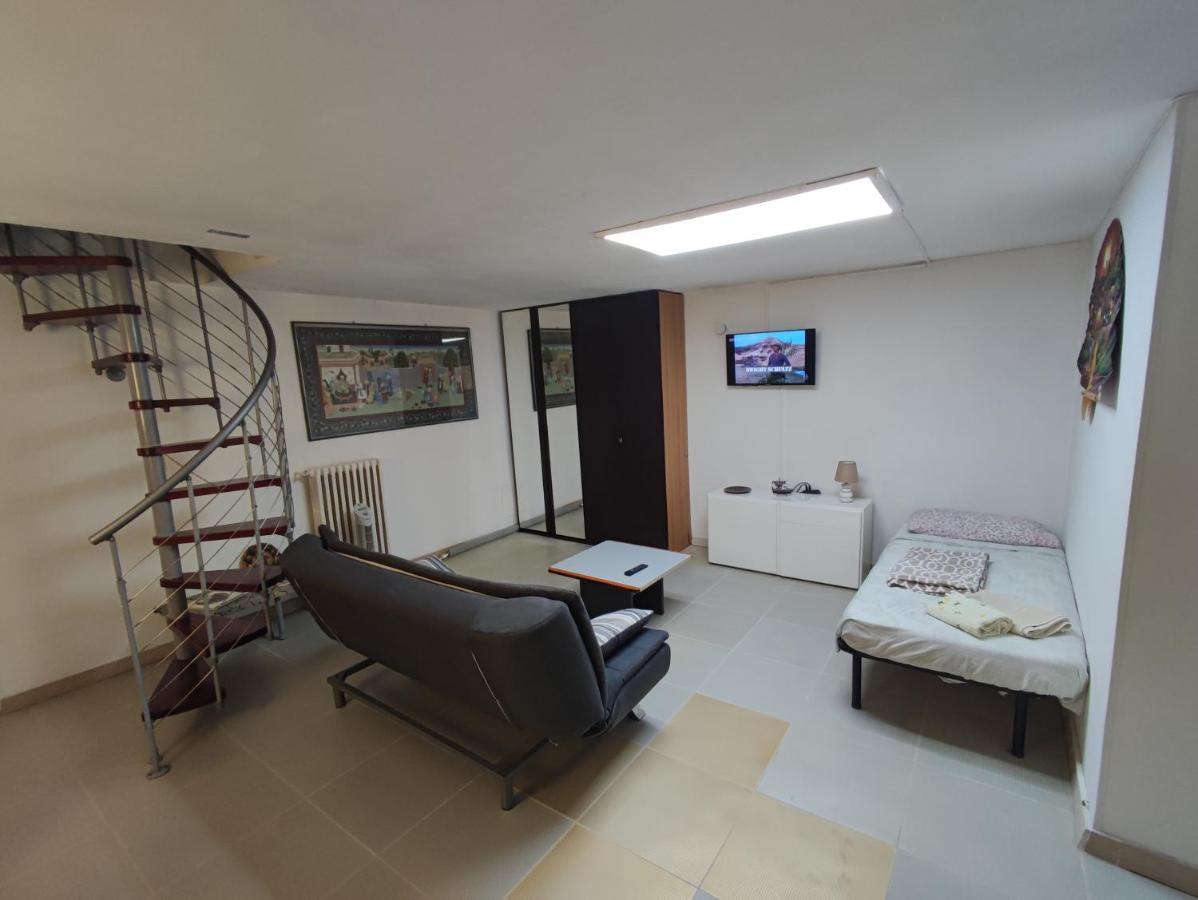 Central Private Flat By Old Town, Shops, Restaurants Bari Exteriör bild