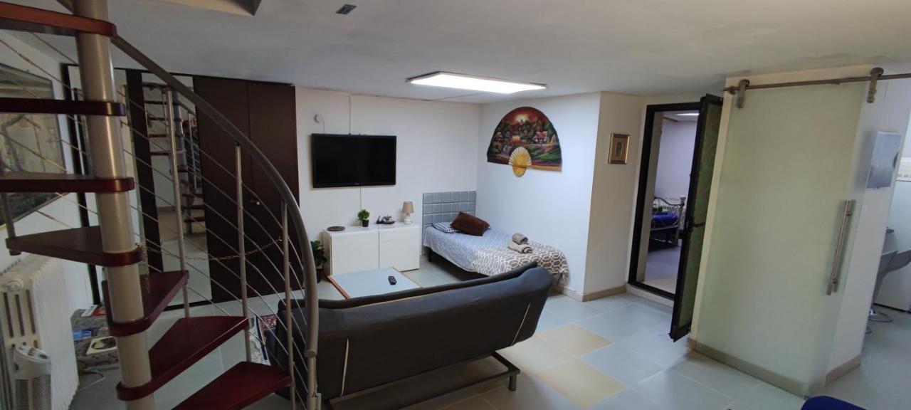 Central Private Flat By Old Town, Shops, Restaurants Bari Exteriör bild