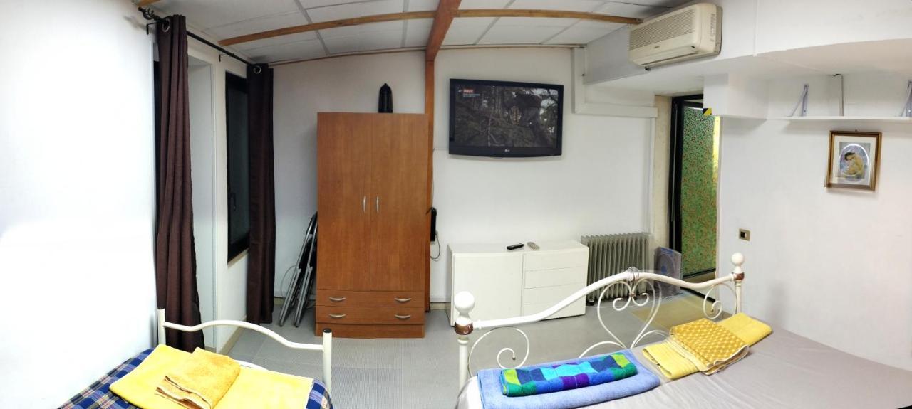 Central Private Flat By Old Town, Shops, Restaurants Bari Exteriör bild