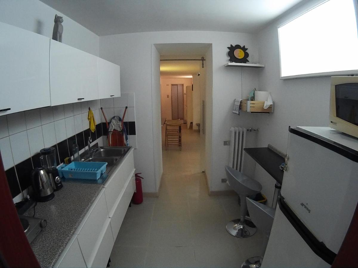 Central Private Flat By Old Town, Shops, Restaurants Bari Exteriör bild